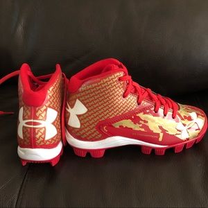 Youth football cleats